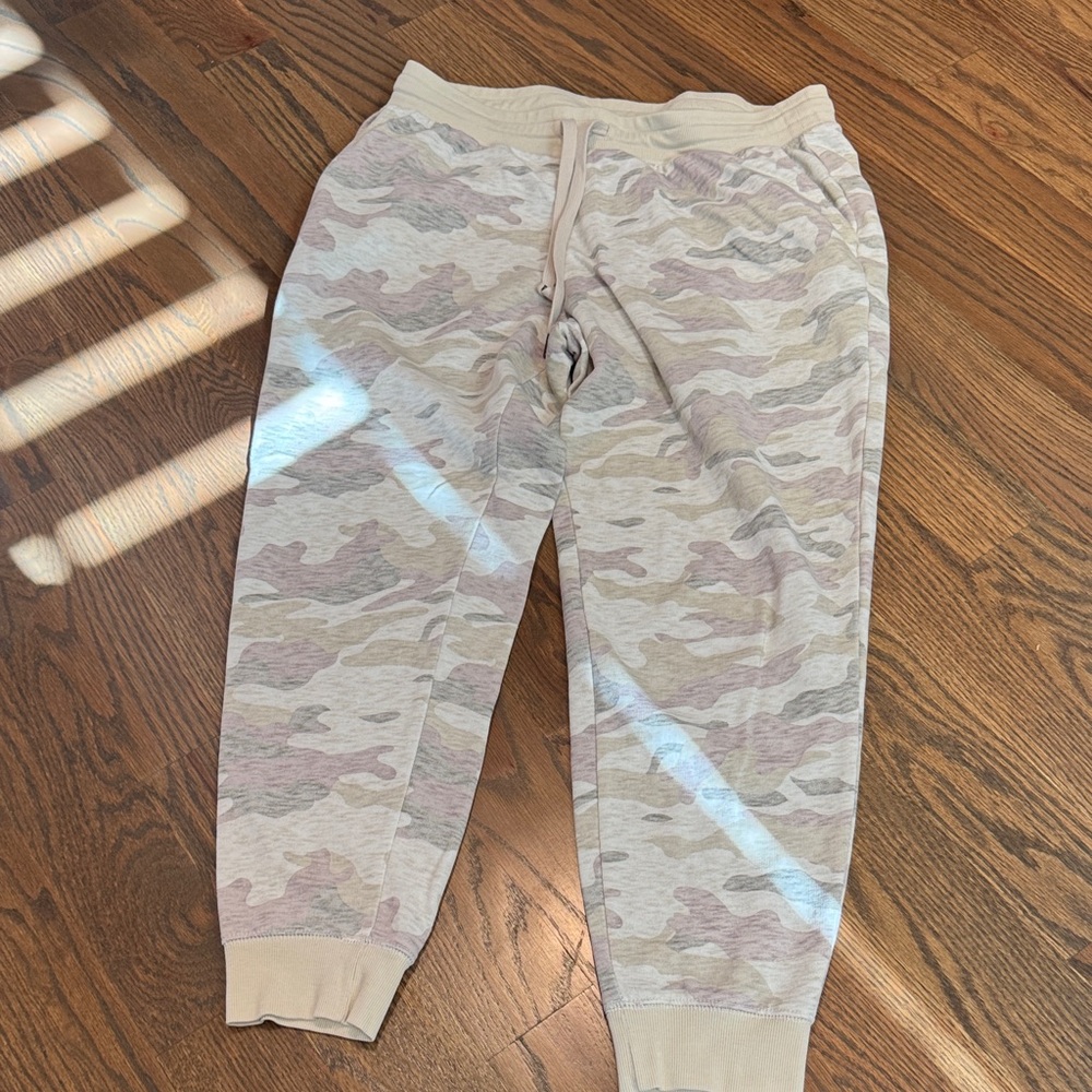 Old Navy Kids Camouflage Sweatpants - Cream and Gray